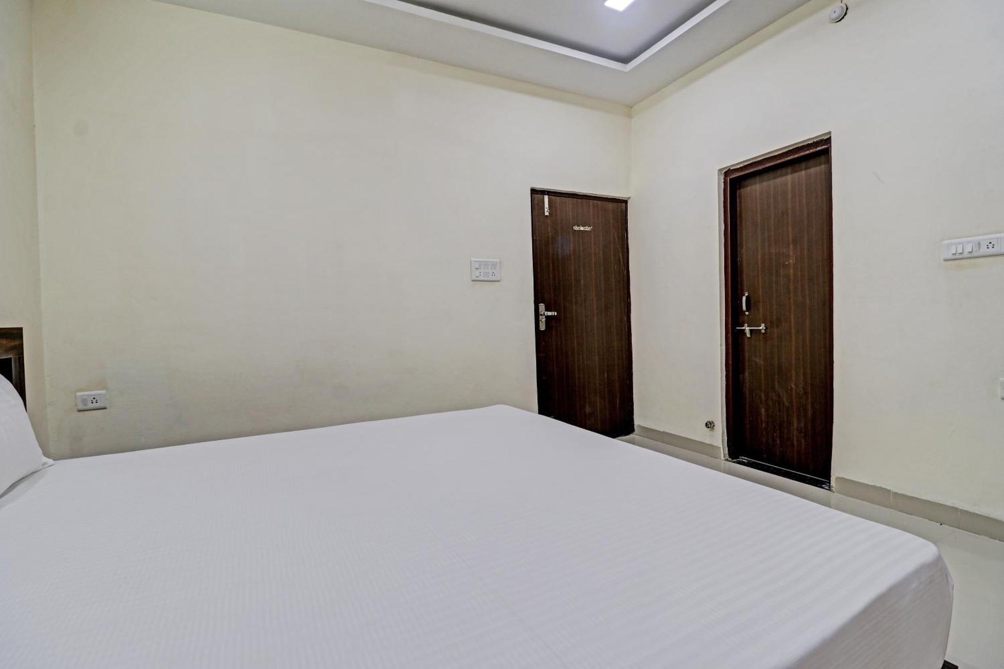 Hotel O Midway Treat Dhar Екстер'єр фото