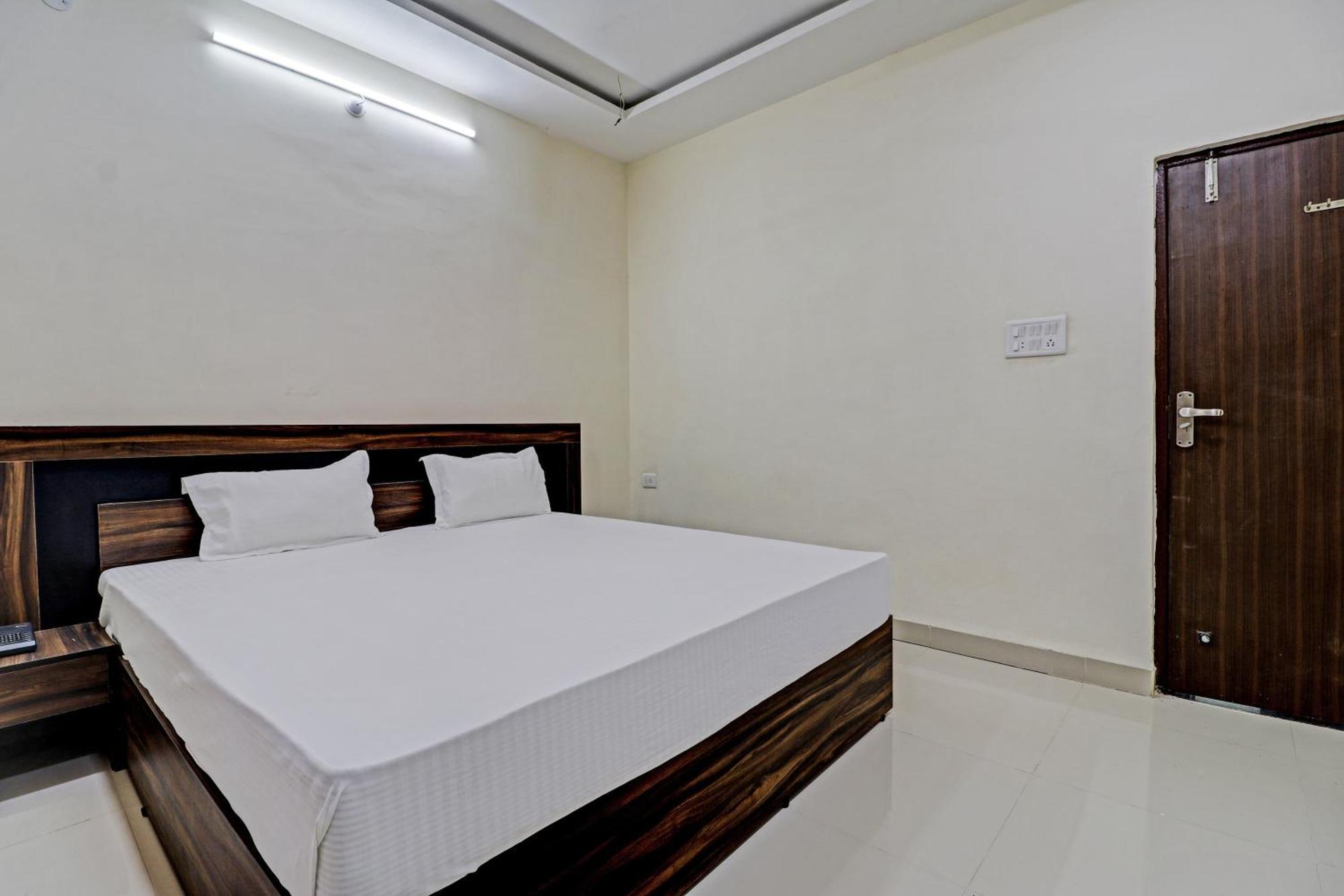 Hotel O Midway Treat Dhar Екстер'єр фото