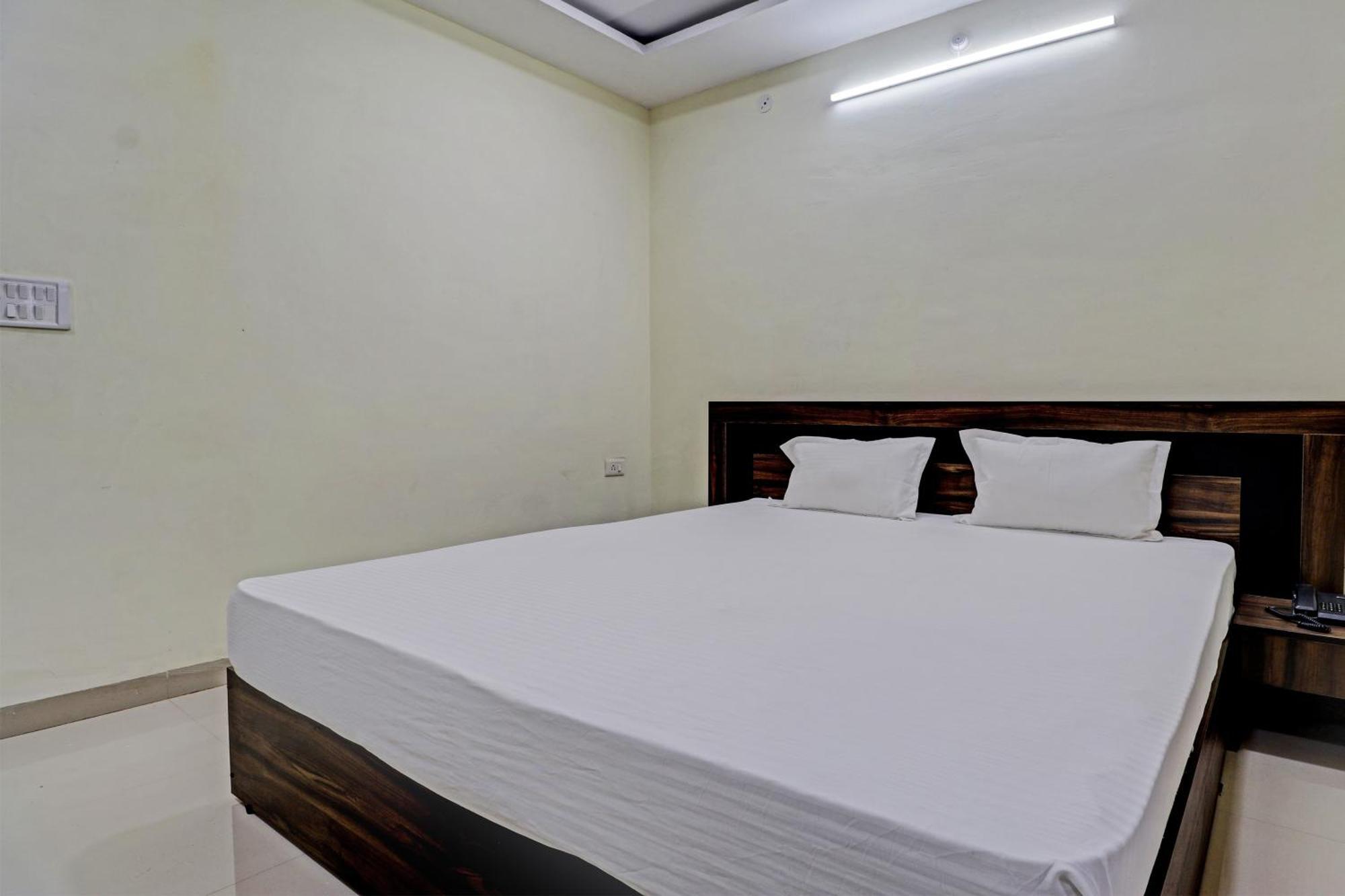 Hotel O Midway Treat Dhar Екстер'єр фото